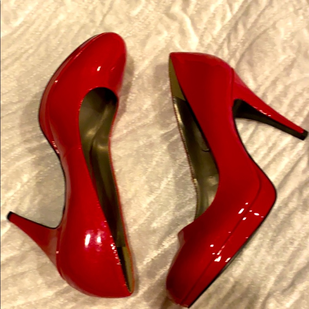NWOT Worthington Red Heels
